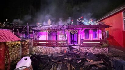 Case și mașini făcute scrum: două incendii de proporții în mai puțin de 24 de ore