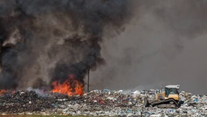 Incendiul de la groapa de gunoi, stins