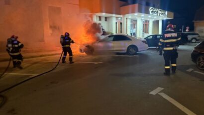 Incendiu la o mașină hibrid
