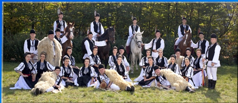 Junii Sibiului sărbătoresc Europa și costumul popular