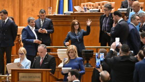 Guvernul Bolojan a fost demis. Urmează negocieri cu președintele Nicușor Dan