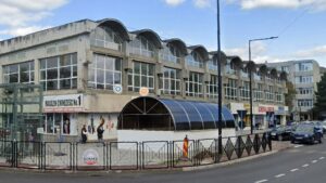 Încă o persoană cade pe scările rulante ale pasajului din Decebal
