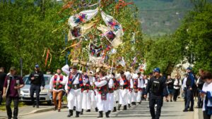 Primul om care a ieșit anul acesta la arat a fost sărbătorit la„Tânjaua Hotenarilor”