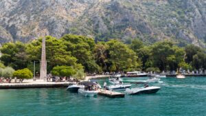 Călătorim la Kotor, una dintre cele mai accesibile destinații de vară din Europa