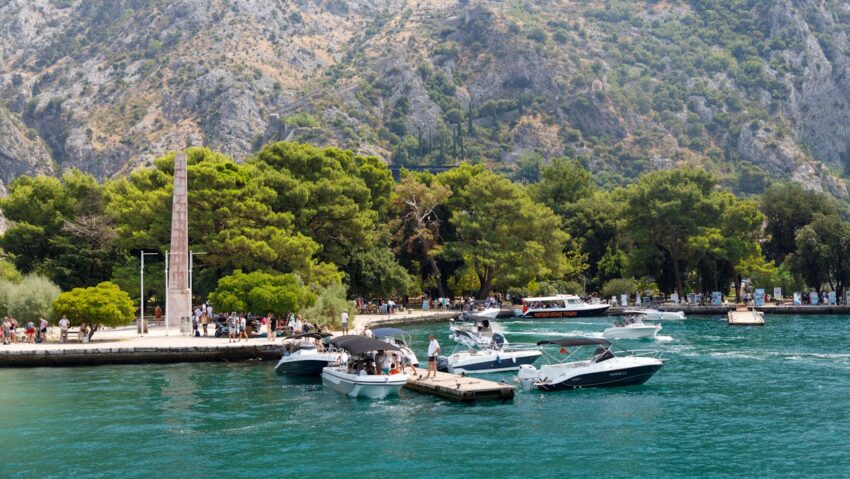 Călătorim la Kotor, una dintre cele mai accesibile destinații de vară din Europa