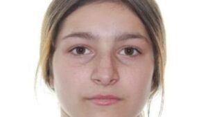 Adolescentă de 15 ani, căutată de polițiști