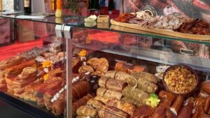 Cum păstrăm alimentele în siguranță pe caniculă