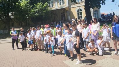 Peste 200 de copii au transformat Bistrița în capitala bucuriei și a egalității