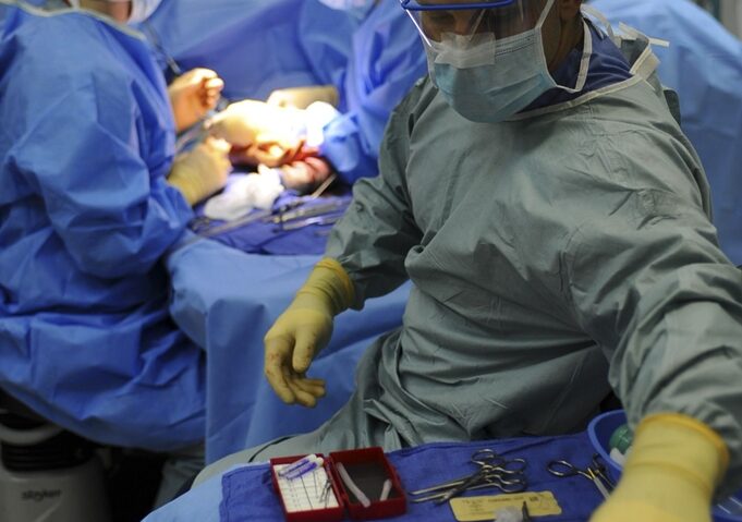 Zeci de copii cu malformații cardiace au nevoie de operații