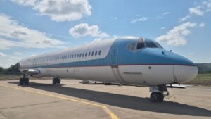 După ce a blocat traficul în Cluj, aeronava de pregătire a ”aterizat” pe aeroport | FOTO