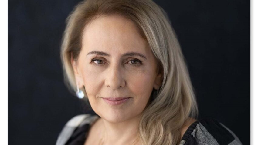Prozatoarea Adriana Neagoe: După 40 de ani, m-am întors la scris cu mare emoție și bucurie