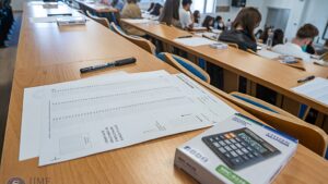 Peste 3.900 de candidați susțin examenul pentru titlul de medic specialist