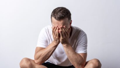 Sunt bărbații cu adevărat mai puțin emoționali? Noi cercetări despre suferința din dragoste