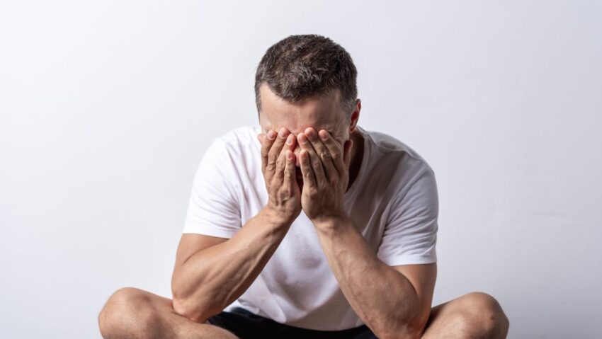 Sunt bărbații cu adevărat mai puțin emoționali? Noi cercetări despre suferința din dragoste