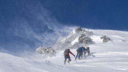 O echipă internaţională de zece alpinişti a fost dată dispărută!