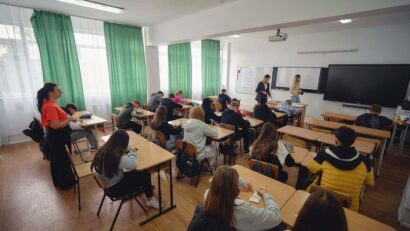 World Vision avertizează: “Tranziţia la liceu e un moment critic pentru elevii din mediul rural”
