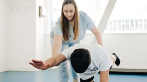 Lege promulgată: ședințele de kinetoterapie se vor putea face și de acasă