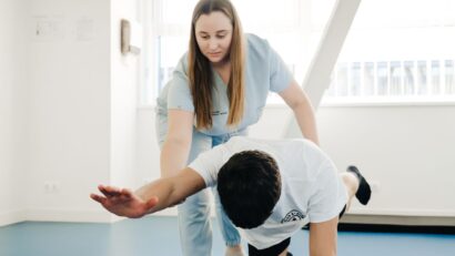 Lege promulgată: ședințele de kinetoterapie se vor putea face și de acasă