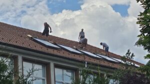 919 panouri fotovoltaice vor produce energie pentru zece clădiri publice