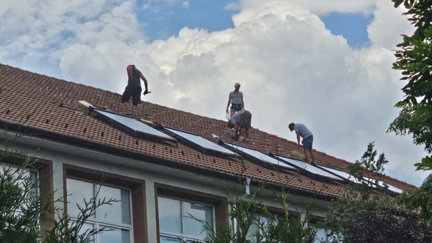 919 panouri fotovoltaice vor produce energie pentru zece clădiri publice