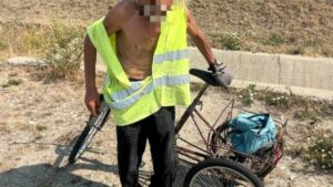 Cu tricicleta pe contrasens, pe autostrada A1!