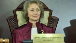 Curtea Constituţională a amânat decizia în cazul legii integrității