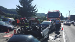 Adolescent, grav rănit: conducea un motociclu și a fost lovit de mașină