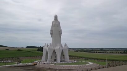 Este cea mai înaltă statuie a Fecioarei Maria din Europa