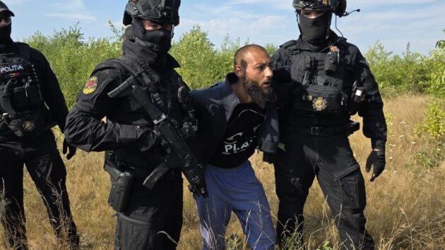 Deținutul evadat a fost prins pe un teren viran aproape de Baia Mare