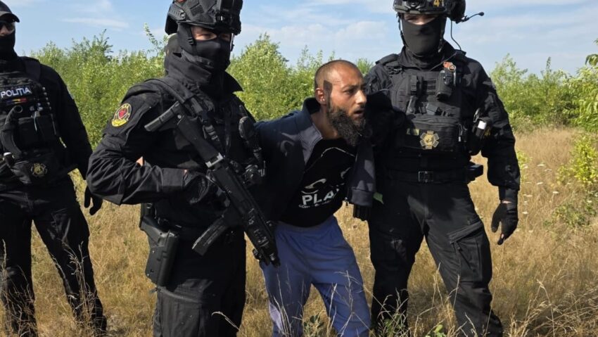 Deținutul evadat a fost prins pe un teren viran aproape de Baia Mare
