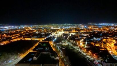 Luminile se aprind cu o oră mai târziu în Oradea