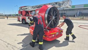 Incendiu puternic la o hală industrială! 79 de angajați s-au evacuat