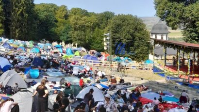 VIDEO | Zeci de mii de oameni s-au strâns la pelerinajele organizate de Adormirea Maicii Domnului