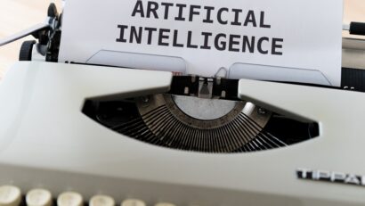 Marile companii AI se angajează să-și reglementeze tehnologia