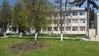 Lucrări nefinalizate și lipsă de spațiu: 22 de școli din județul Cluj, în două schimburi