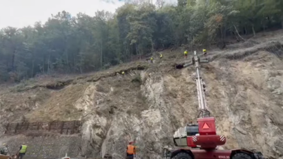 Lucrări în trei zone de pe Valea Oltului