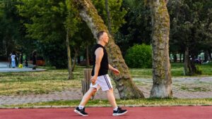 Ritmul mersului poate conta la fel de mult ca numărul de paşi făcuţi pe zi