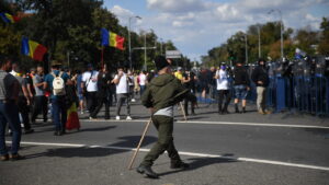 Zeci de persoane reținute după protestul fermierilor din Piața Victoriei