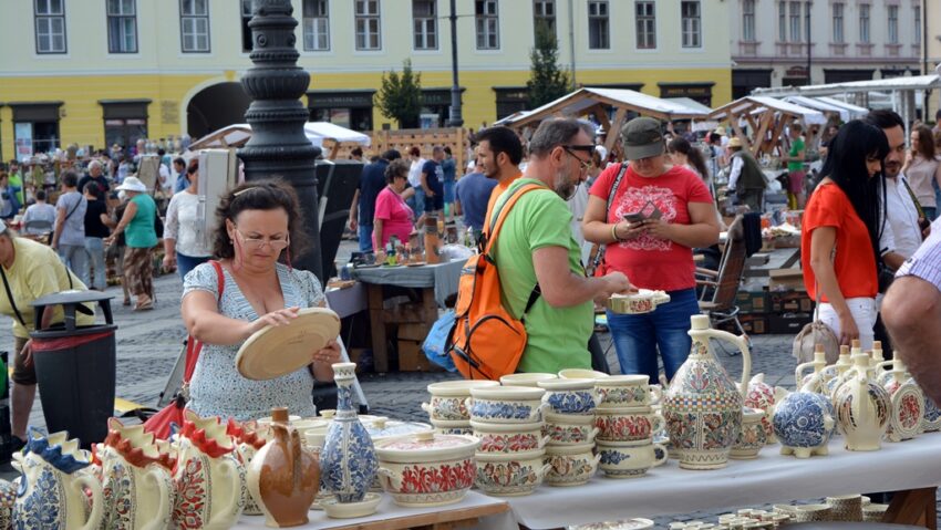 60 de ediții de Târgul Olarilor – Piața Mare se umple de meșteri și ceramică