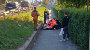 O femeie a murit după ce a fost lovită de mașină