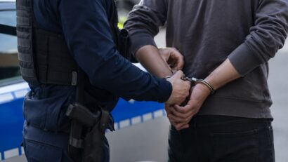 Copil de 14 ani, sechestrat și bătut