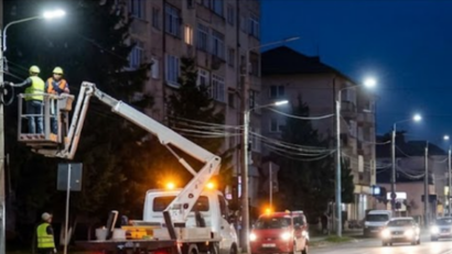 Iluminat stradal modern pe 99 de străzi