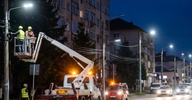 Iluminat stradal modern pe 99 de străzi