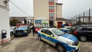 Atacul de la școală: șase elevi și profesoara rănită, sub protecție și monitorizare electronică