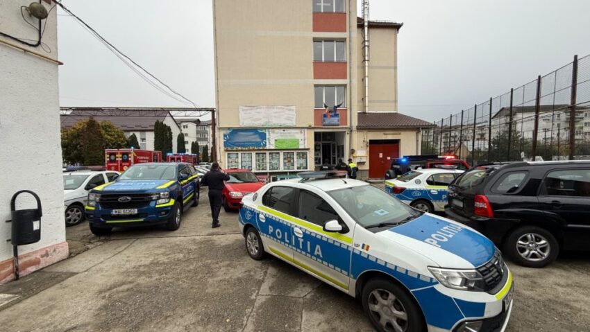 Atacul de la școală: șase elevi și profesoara rănită, sub protecție și monitorizare electronică