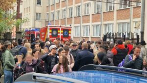 Măsuri de sprijin pentru elevi, părinți și profesori, după atacul de la școala din Bistrița